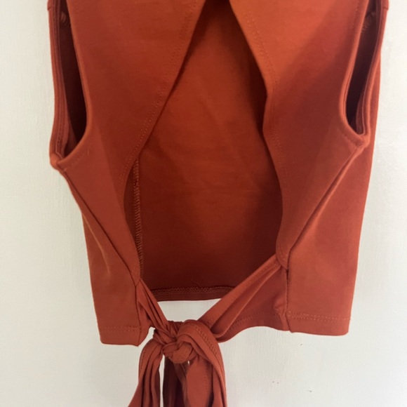 Lulu’s Fitted Tie Back Tank - Picture 5 of 5